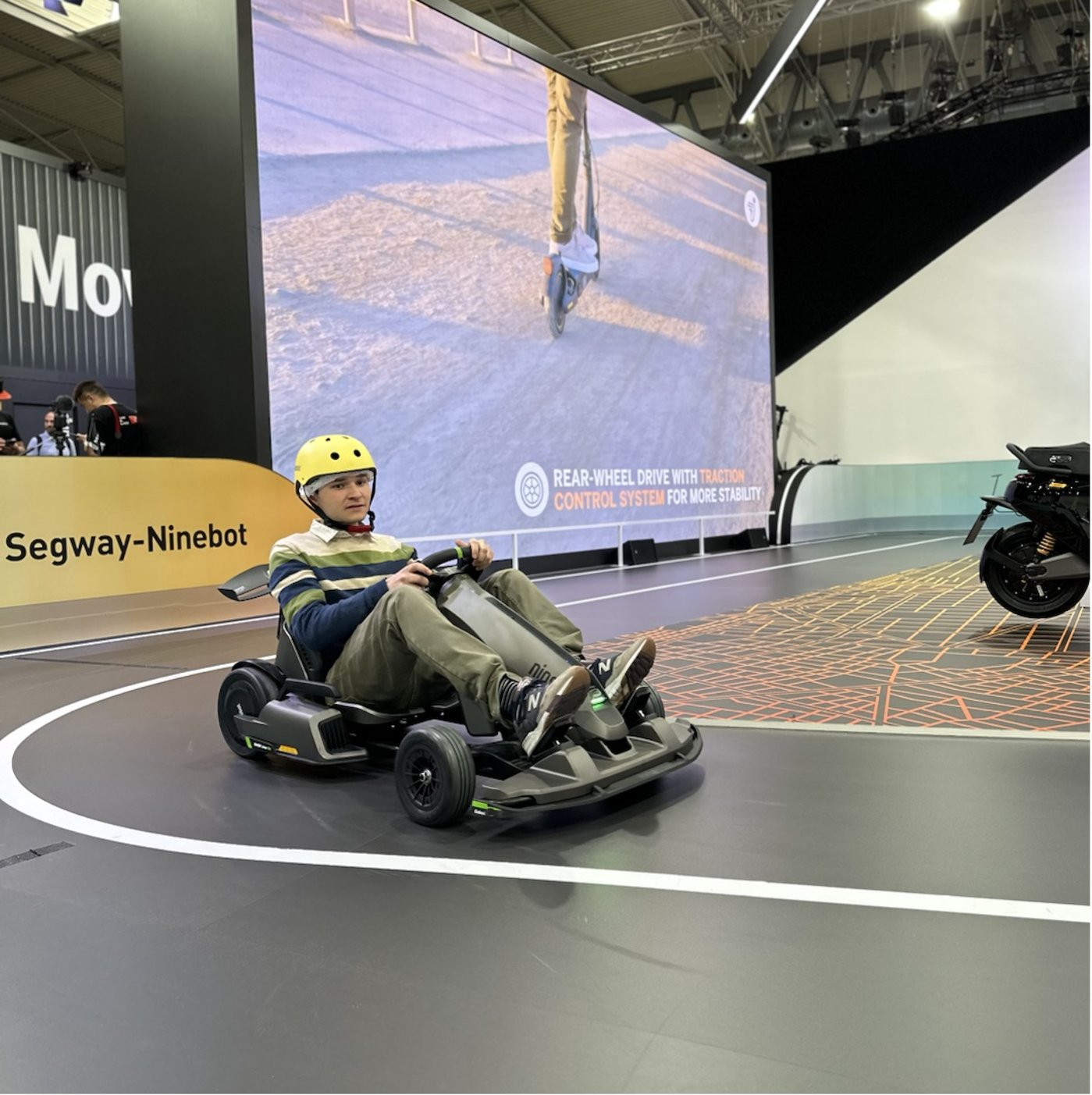 AR、快充、概念机频发开云 开云体育平台中国厂商集体回归秀肌肉 MWC2023(图10)