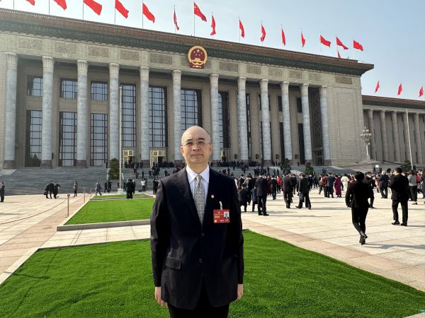 开云 开云体育两会国是厅 全国政协委员吴义勤:巩固网络文学盗版治理成果 促进数字文化产业繁荣发展(图1) 开云 开云体育两会国是厅 全国政协委员吴义勤:巩固网络文学盗版治理成果 促进数字文化产业繁荣发展(图1)