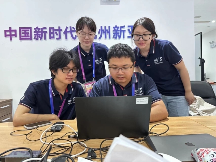 他们是谁？走近24小时全方位服务保障亚运村的“开云APP 开云官网入口幕后英雄”团队(图3)