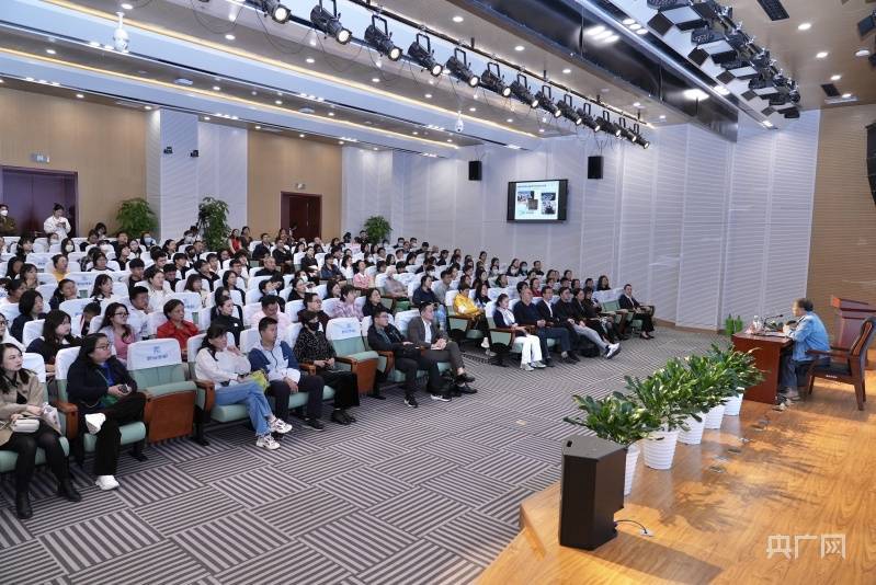 文化邂逅科技！文化遗产领域数字化保护和沉浸体验主题讲座在郑州开云 开云体育官网举行(图4)