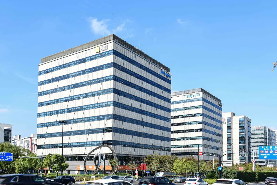 开云体育 开云平台人民城市·五周年丨这片82平方公里的创新热土打造“文化+科技”的热带雨林(图4)