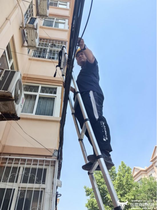 秉承服务初心 厚植为民开云 开云体育官网情怀 --河北邯郸联通智家工程师赵军(图1)