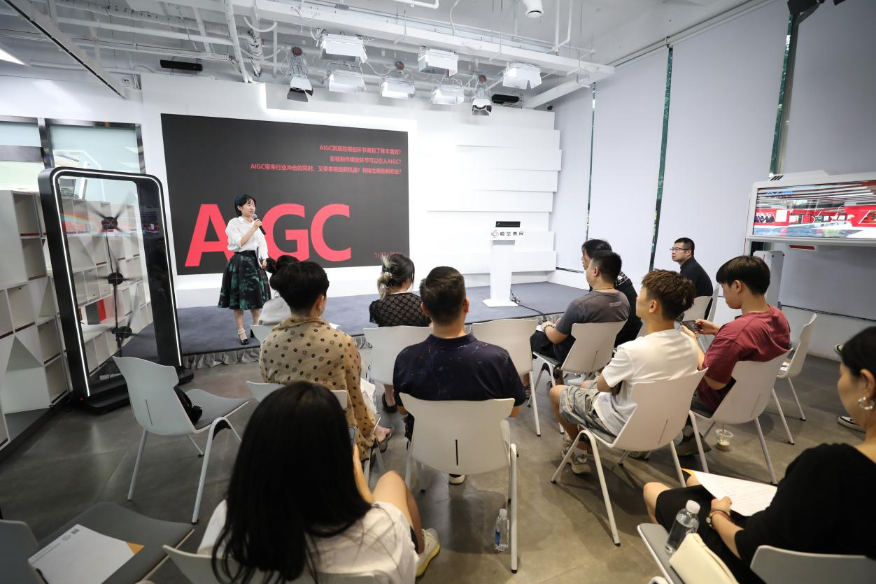 北京顺义区千人进千企 ▏AIGC赋能企业数字化转型创新实践分享会Kaiyun 开云体育(图1)