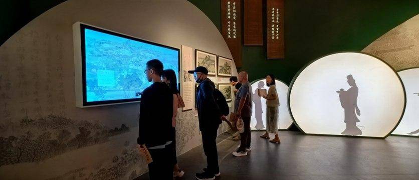 数字技开云体育 开云官网术赋能文化经典 在郑州博物馆“豫见红楼”(图2)