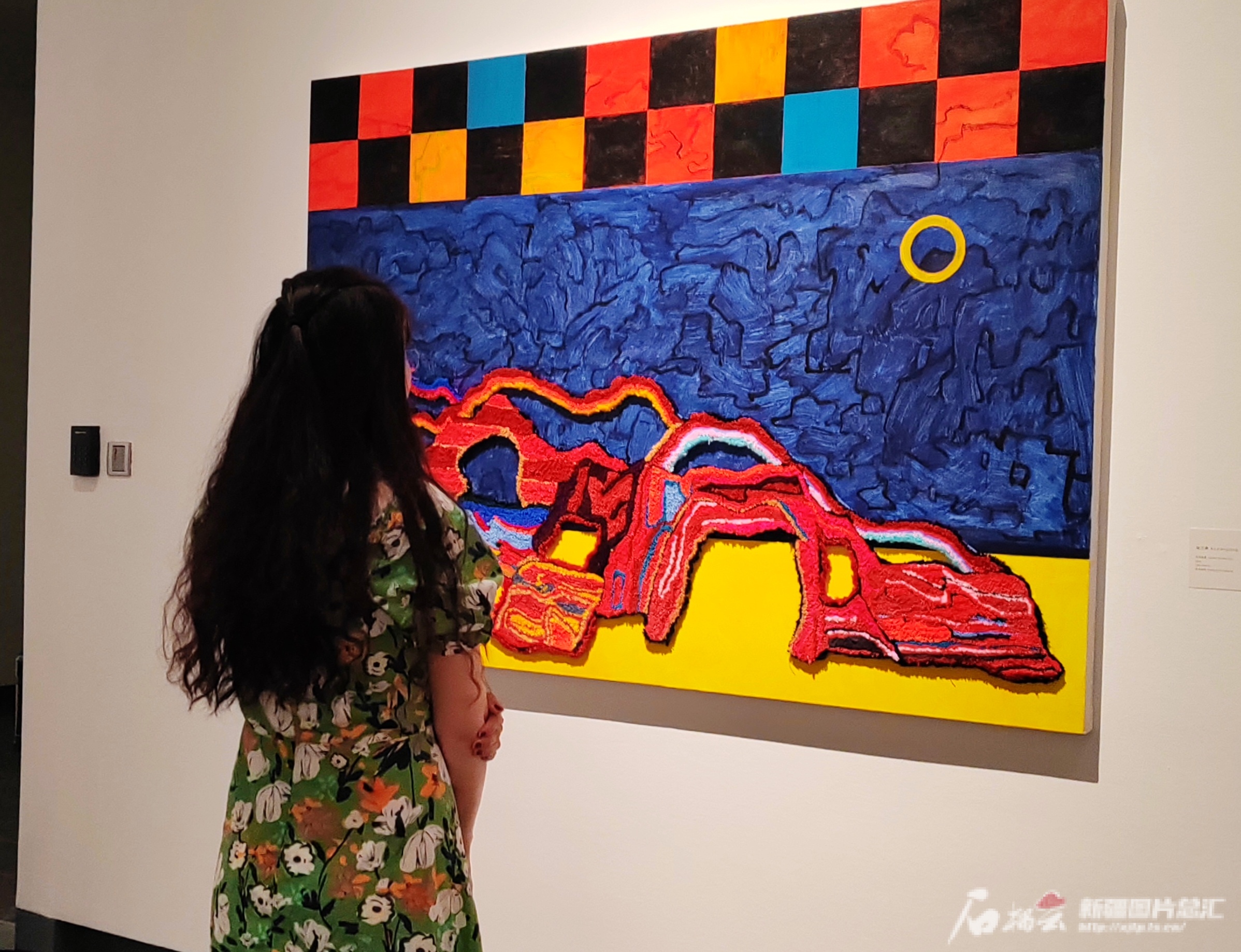 文化中国行丨这个家门口的国际艺术“双年开云体育 开云官网展” 已吸引5万人次观看(图3)