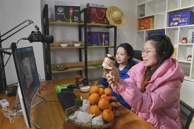 开云体育 Kaiyun.com 官网入口网络主播“转正” “出圈”技能请升级(图4)